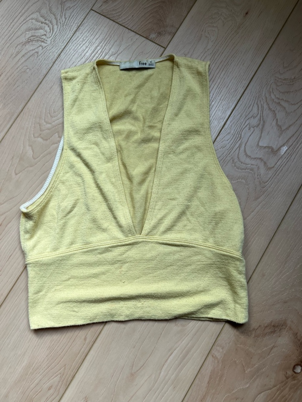 Wilfred Pale Yellow Sleeveless Deep V Crop Tank